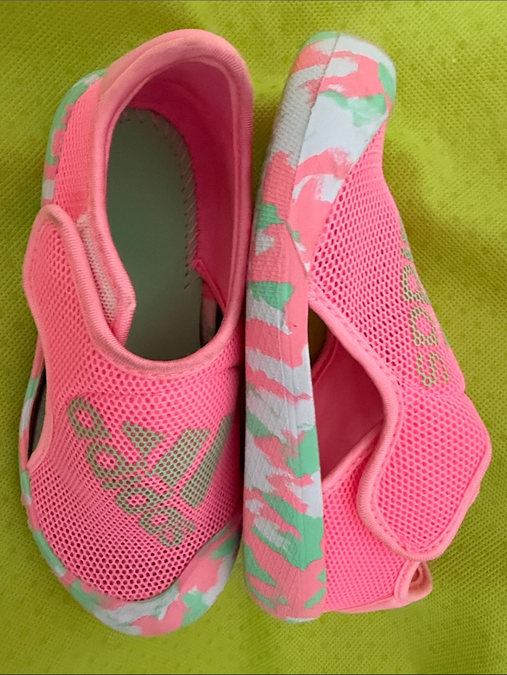 adidas Kids Slip-On Water Shoes in Bright Pink with Mint Camo Toe - Picture 3 of 3